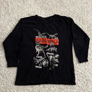 boys black Jurassic world T-shirt. size x-small.